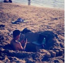 18 Pictures of people at the beach having bad day